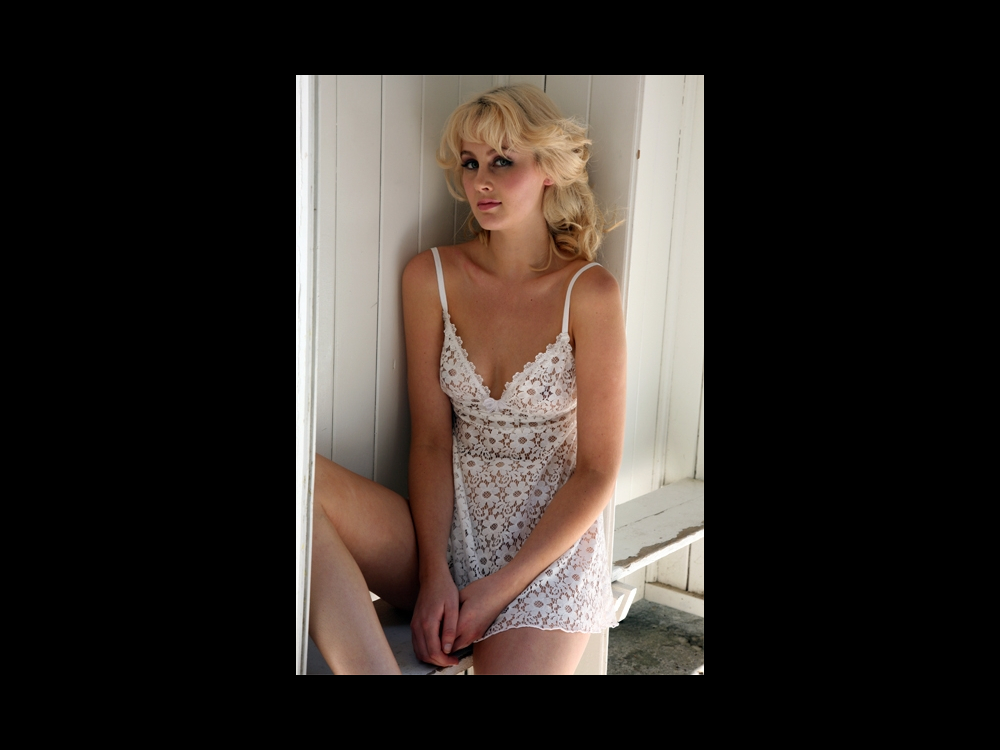 Elegantly scant